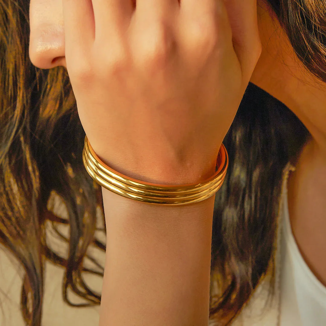 BowLift | 18k Triple Ribbed Bangle Bracelet