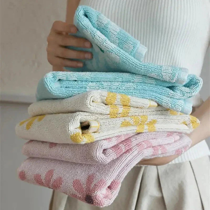 Daisy Towel | Bowlift
