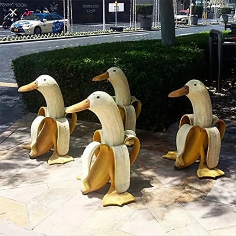 BananaDuck Decor Figure – Playful Resin Decoration for Indoor or Outdoor | Bowlift