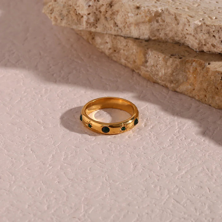 BowLift | 18k Star & Stone Embedded Ring