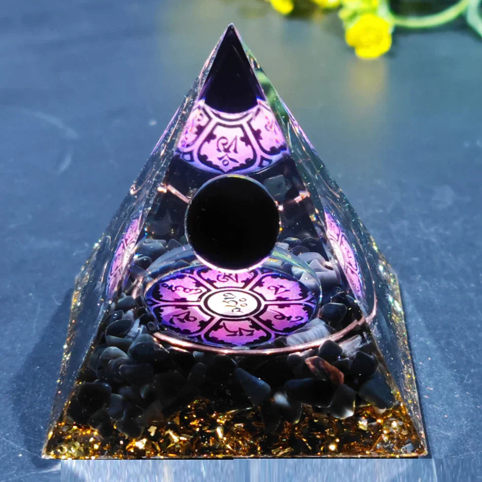 Orgonite Pyramid with Amethyst Pendulum – Energy, Protection and Decoration | Bowlift