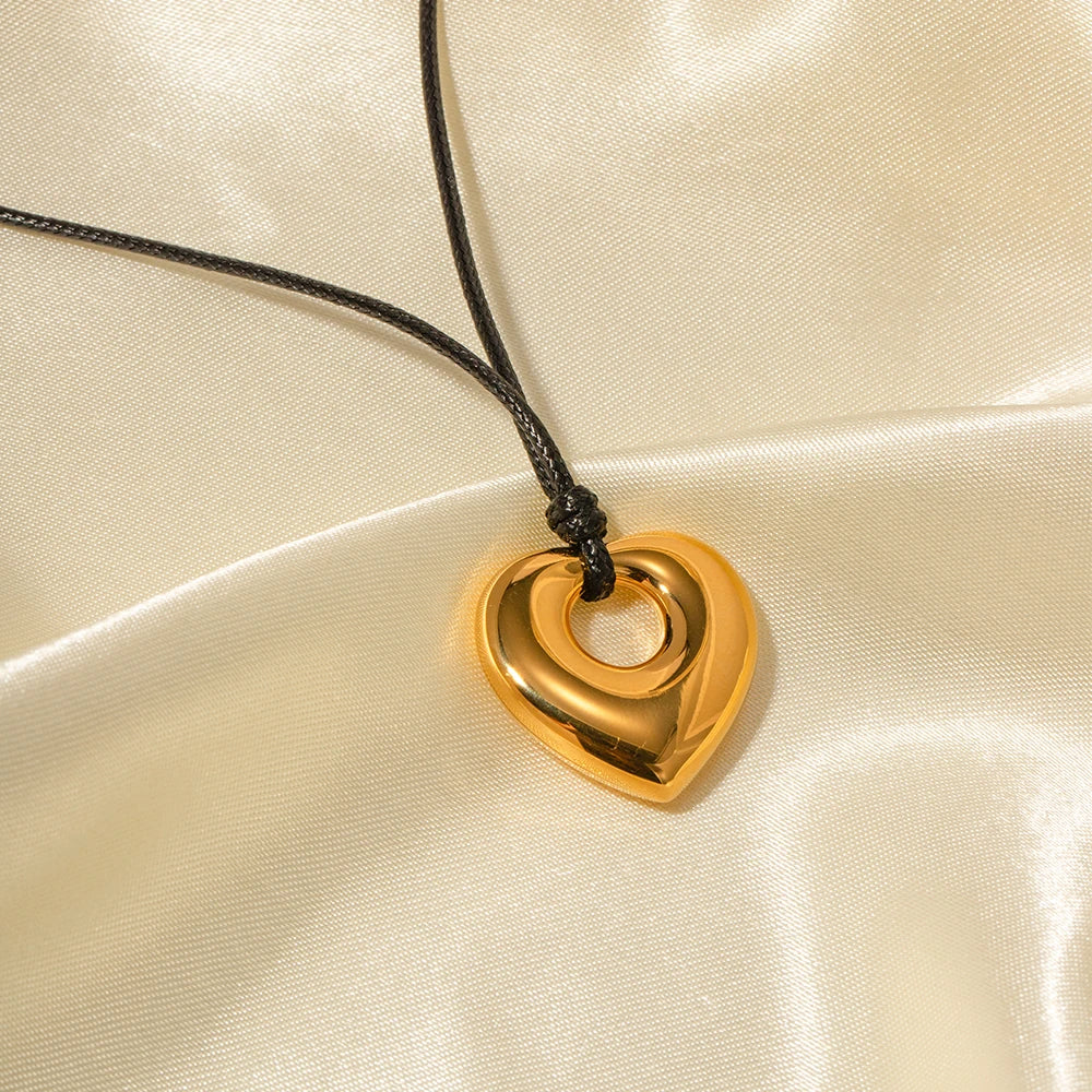 BowLift | Vintage Heart Leather Necklace