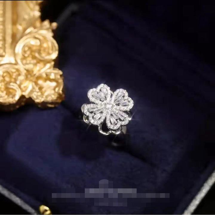 BowLift | Rotating Flower Zircon Clover Ring