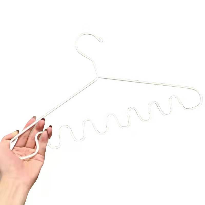 Japanese Space-Saving Wavy Cloth Hanger | Bowlift
