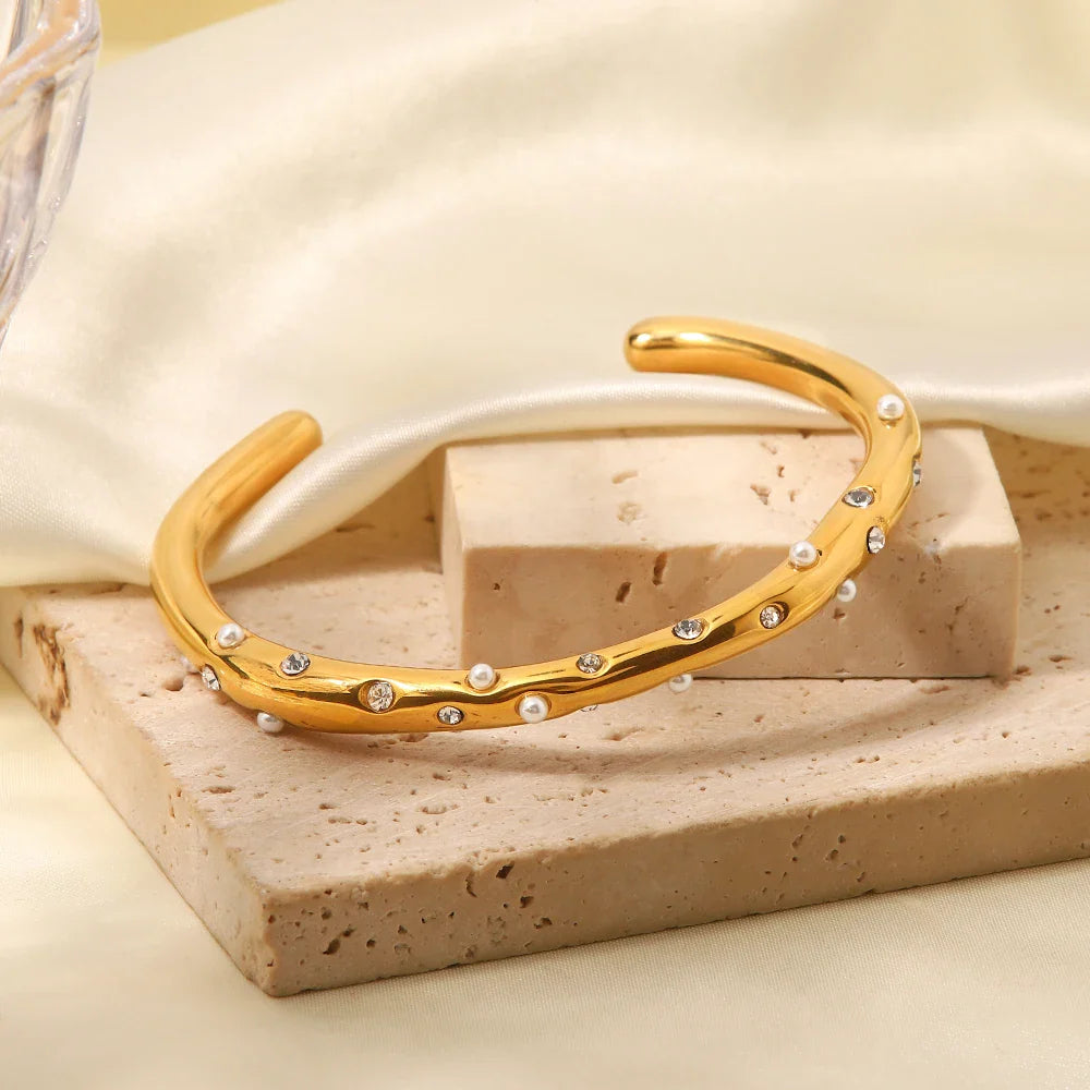 BowLift | Diamond & Pearl Embedded Bangle Bracelet