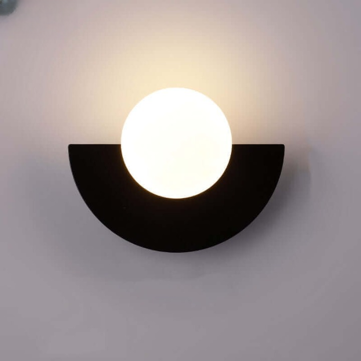 BowLift | Noorderlicht Charm - Halfmoon Wall Lamp of Metal