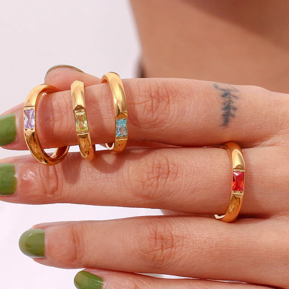 BowLift | 18k Baguette Cut Birthstone Ring
