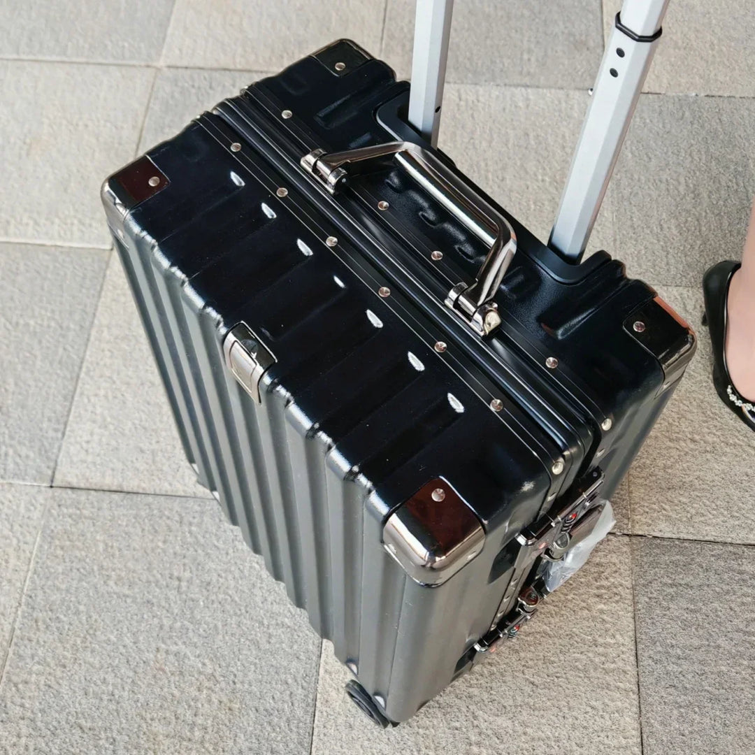 BowLift | Hardshell suitcase with aluminum frame – Vilnius