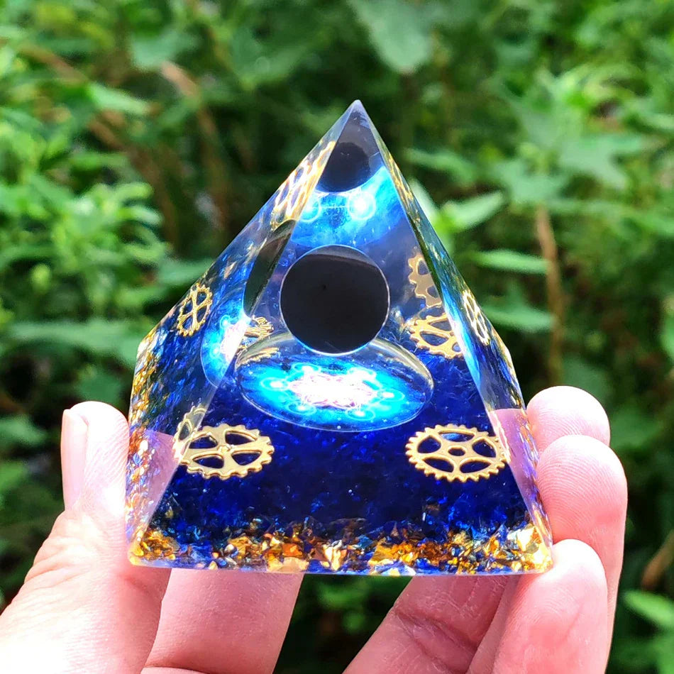 Orgonite Pyramid with Amethyst Pendulum – Energy, Protection and Decoration | Bowlift