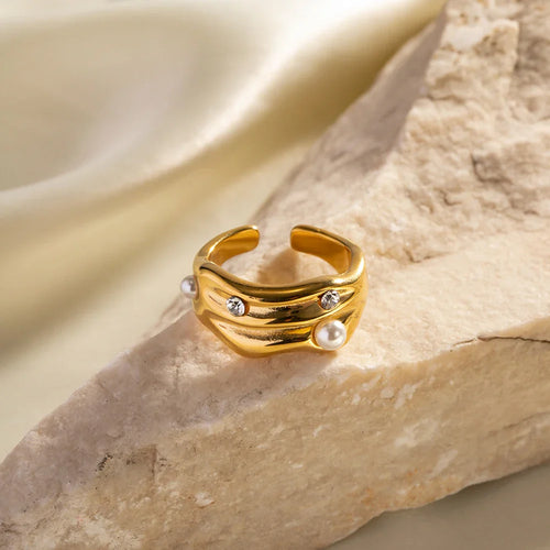 BowLift | Textured Pearl & Diamond Accented Ring