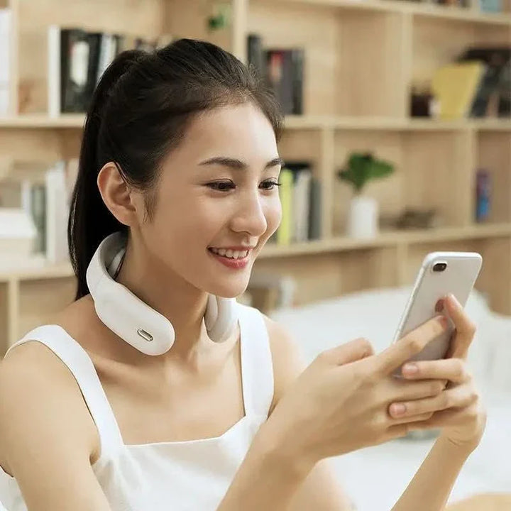 BowLift | Electric neck massager with heat function for pain relief