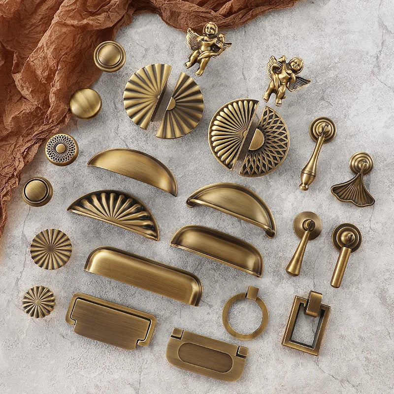 Bronvella ArcRetro Furniture Handle in Antique Copper Bowlift