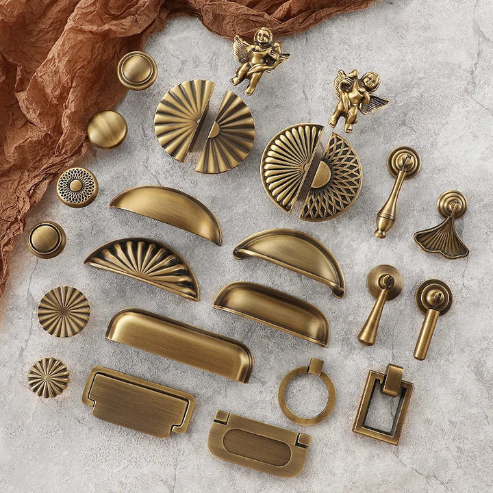 Bronvella ArcRetro Furniture Handle in Antique Copper Bowlift