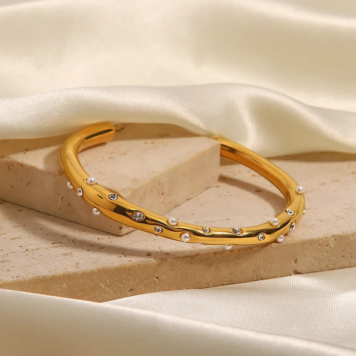 BowLift | Diamond & Pearl Embedded Bangle Bracelet