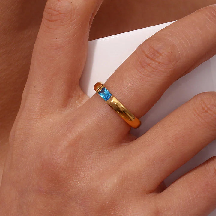 BowLift | 18k Baguette Cut Birthstone Ring
