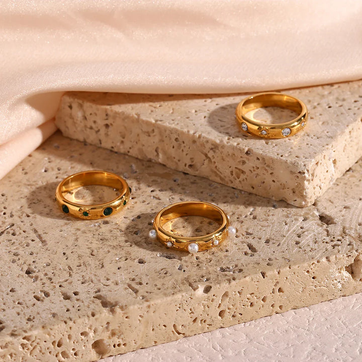 BowLift | 18k Star & Stone Embedded Ring