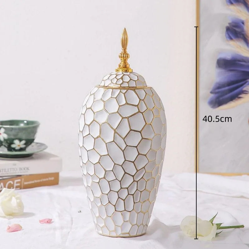 BowLift | Elegant ceramic vase with a gold accent