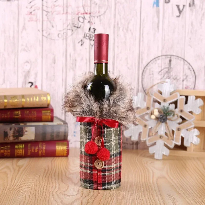 Christmas bottle cover with fur collar – festive cover for wine bottles, gnome decoration for Christmas, perfect as gift wrapping | Bowlift