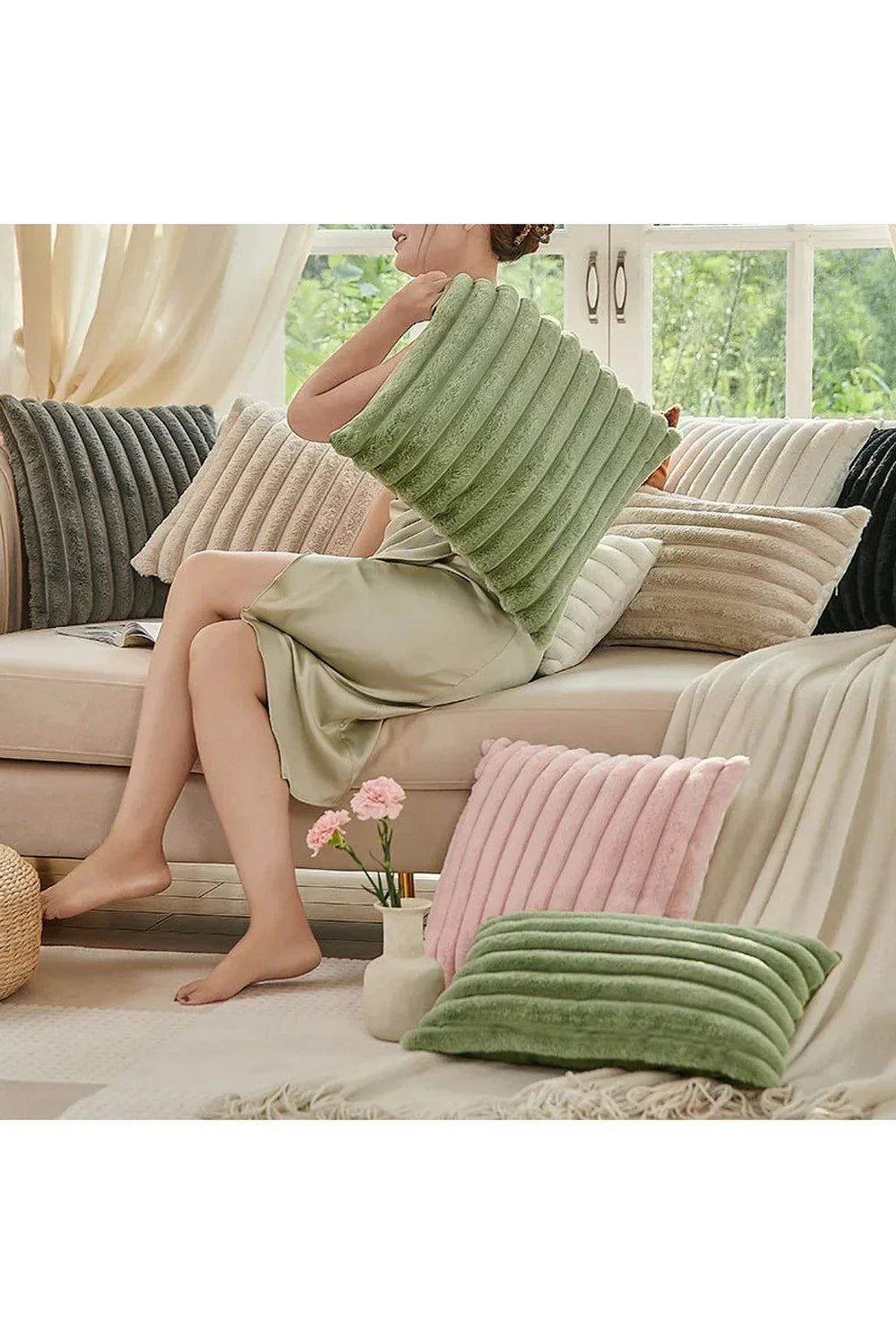 White plush pillow cover | Bowlift