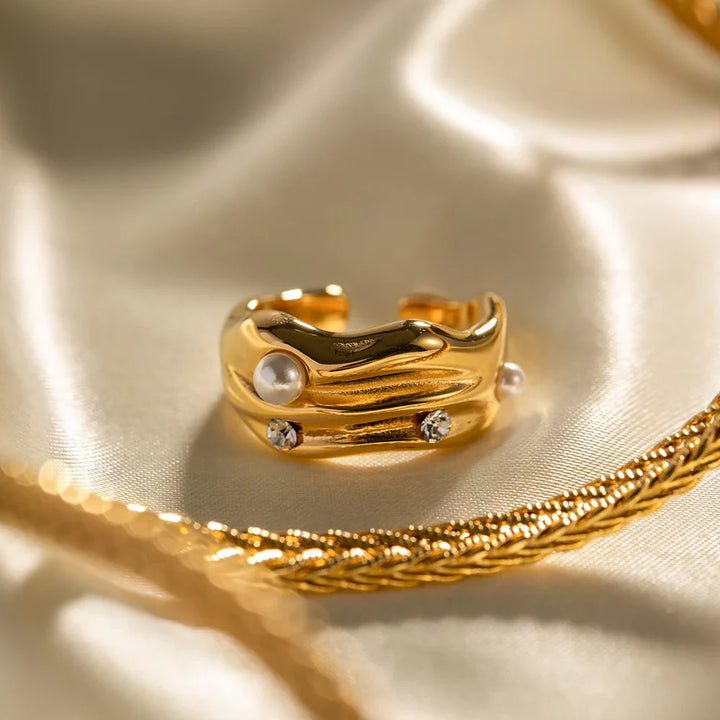 BowLift | Textured Pearl & Diamond Accented Ring