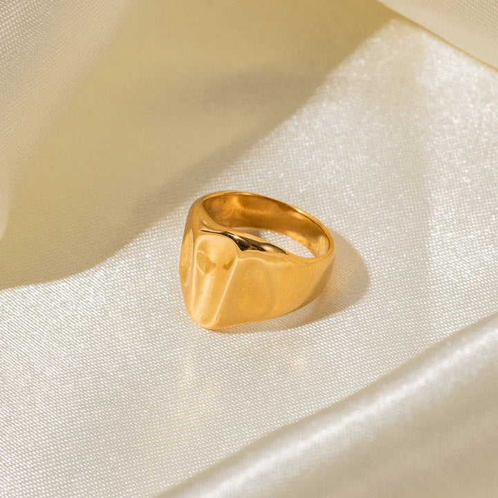 BowLift | Wide Wave Textured Ring