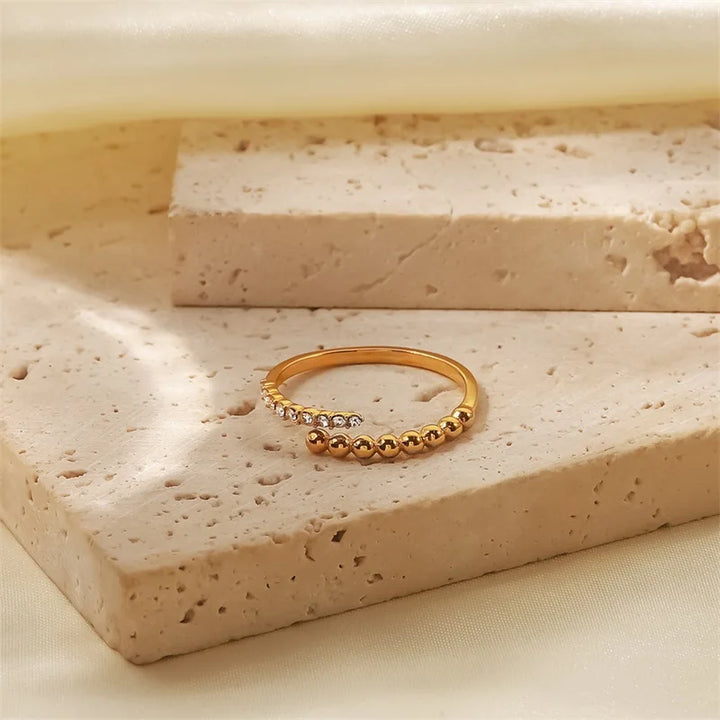 BowLift | 18k Beaded & Zircon Tipped Ring