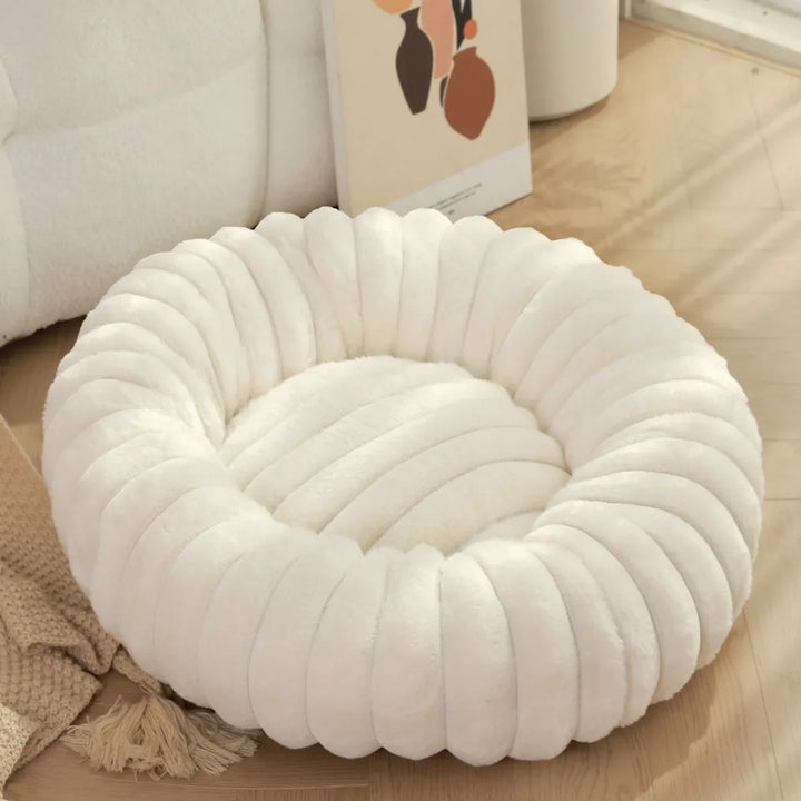 Round donut dog bed made of plush with non-slip bottom Bowlift