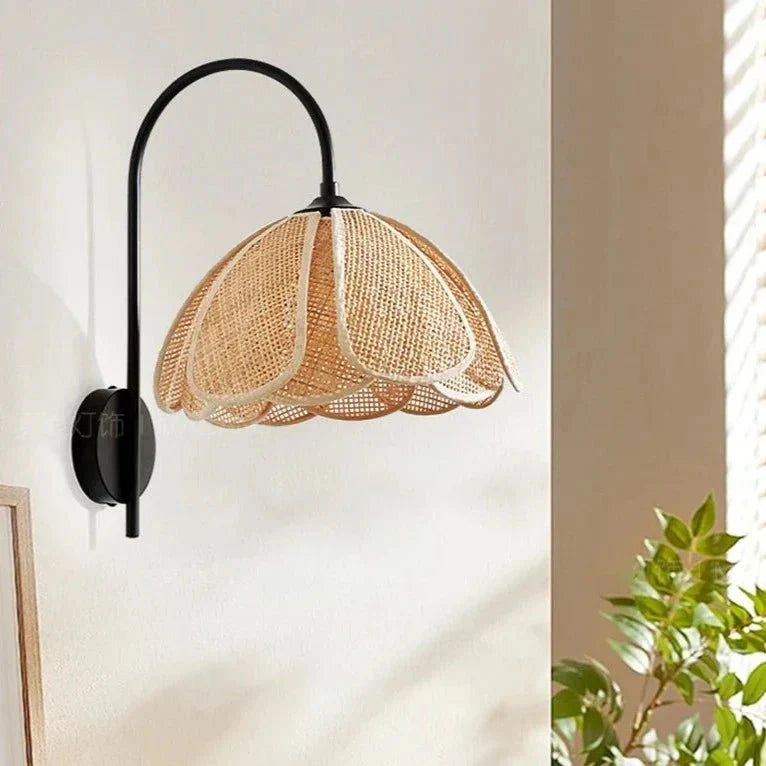 BowLift | LumaFlora - Elegant rattan wall lamp - Warm floral ambiance