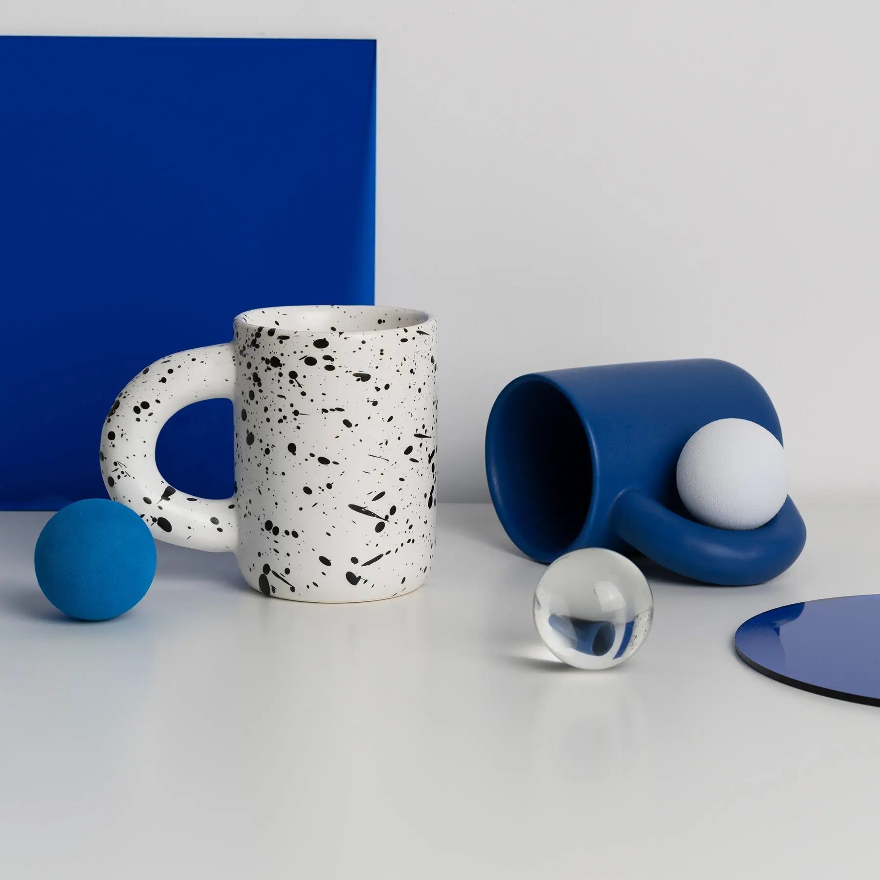 BowLift | Simple solid ceramic mugs