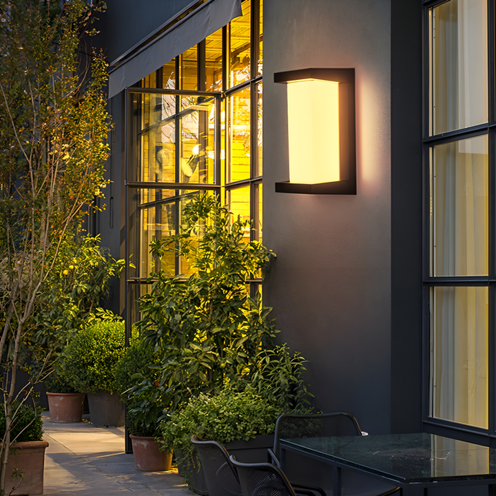 Smart Outdoor Wall Lamp with Motion Sensor – LED Lighting for Security and Atmosphere | Bowlift