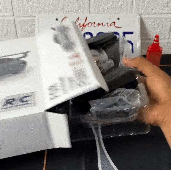 BowLift | 1:24 RC Drift Car | 4WD, LED Wheels & USB Rechargeable for Indoor and Outdoor Racing Fun