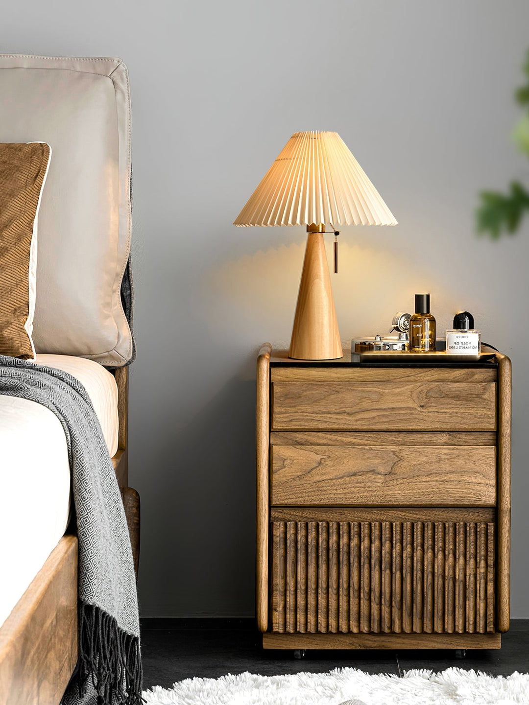 BowLift | AntiqueRadiance – Elegant Wood and Metal Table Lamp