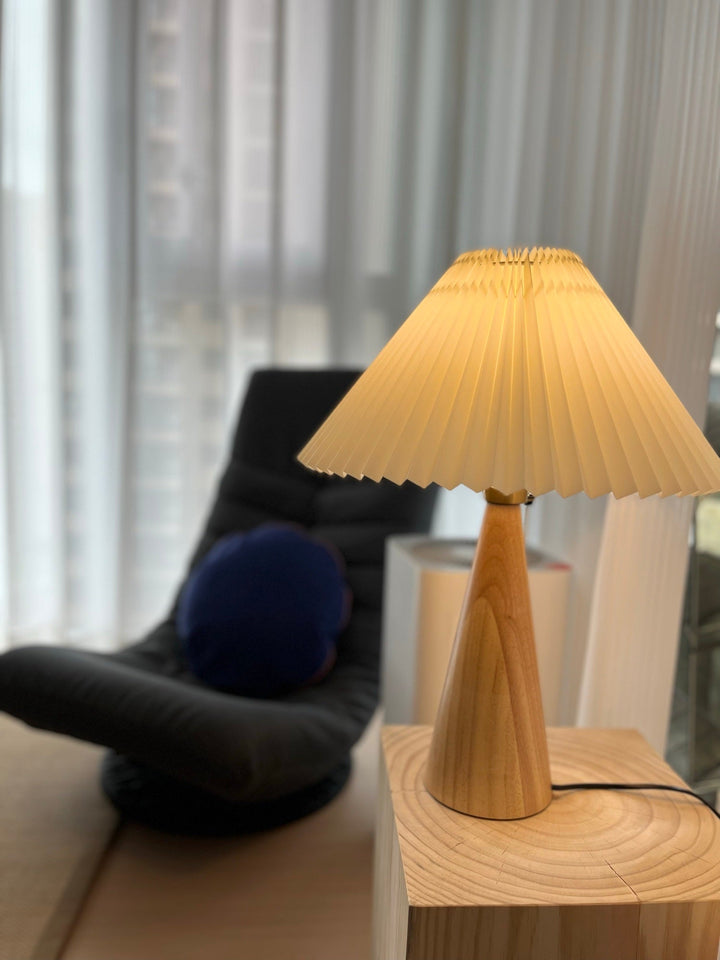BowLift | AntiqueRadiance – Elegant Wood and Metal Table Lamp