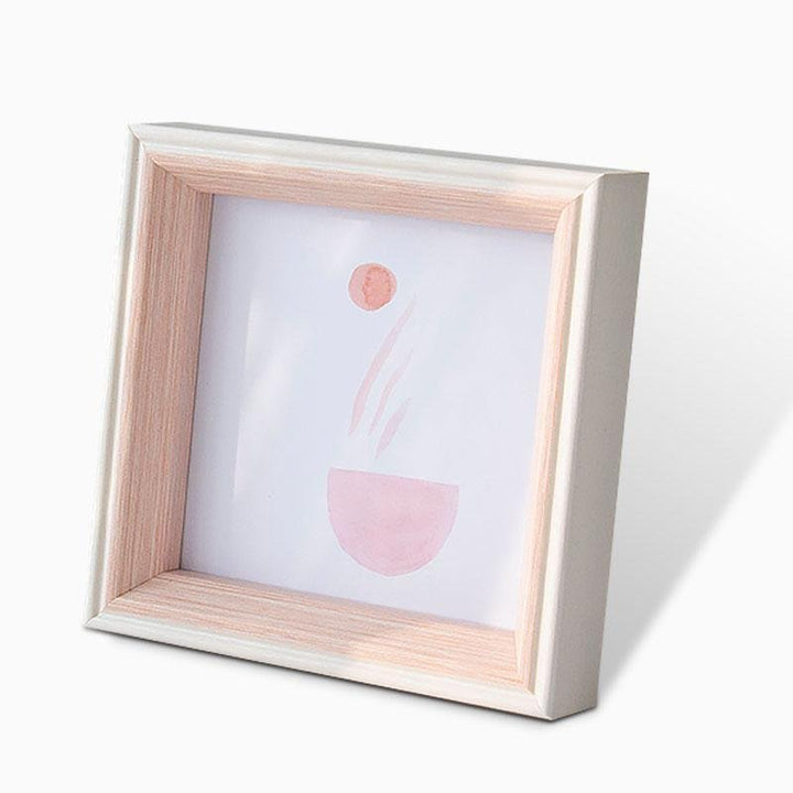 ElegantFrame – Luxury Photo Frame with Golden Edge Bowlift