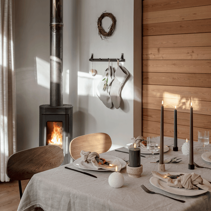 BowLift | WinterShine – Elegant LED Candle in Snow Globe Design