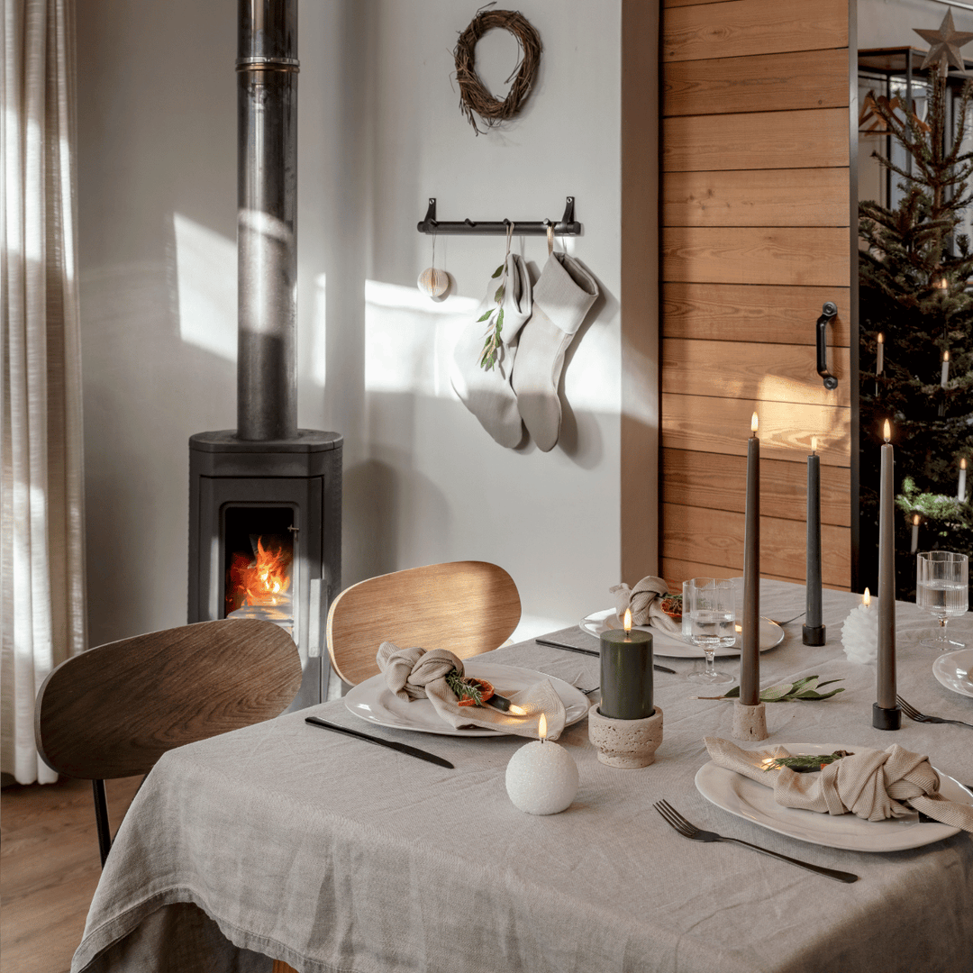 BowLift | WinterShine – Elegant LED Candle in Snow Globe Design