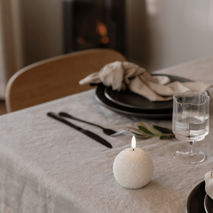 BowLift | WinterShine – Elegant LED Candle in Snow Globe Design
