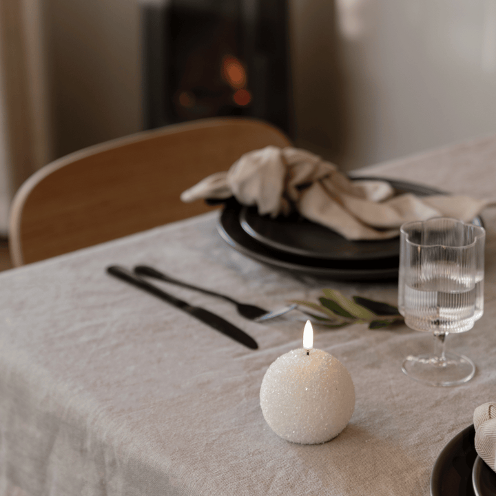 BowLift | WinterShine – Elegant LED Candle in Snow Globe Design