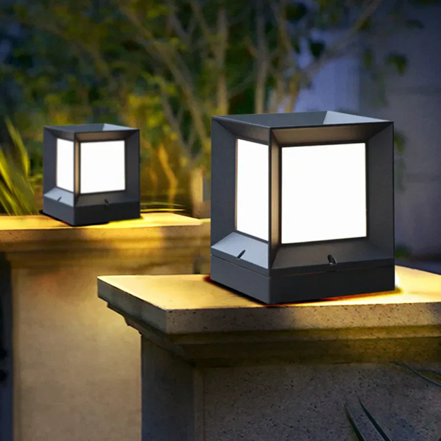 Outdoor Standalone Lamp for Gates and Driveways - Modern Lighting with LED | Bowlift