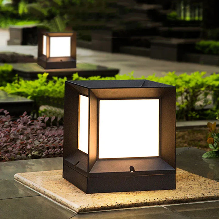 Outdoor Standalone Lamp for Gates and Driveways - Modern Lighting with LED | Bowlift