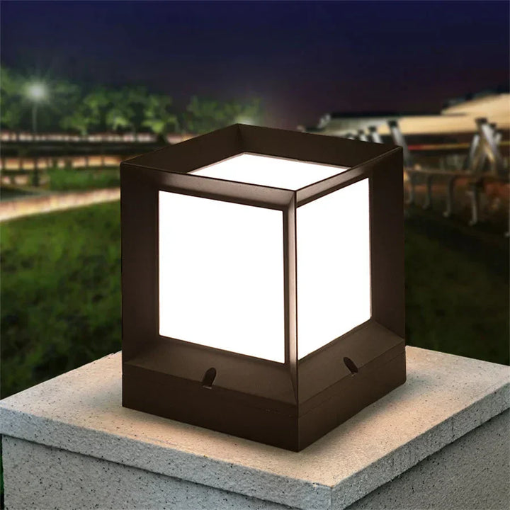 Outdoor Standalone Lamp for Gates and Driveways - Modern Lighting with LED | Bowlift