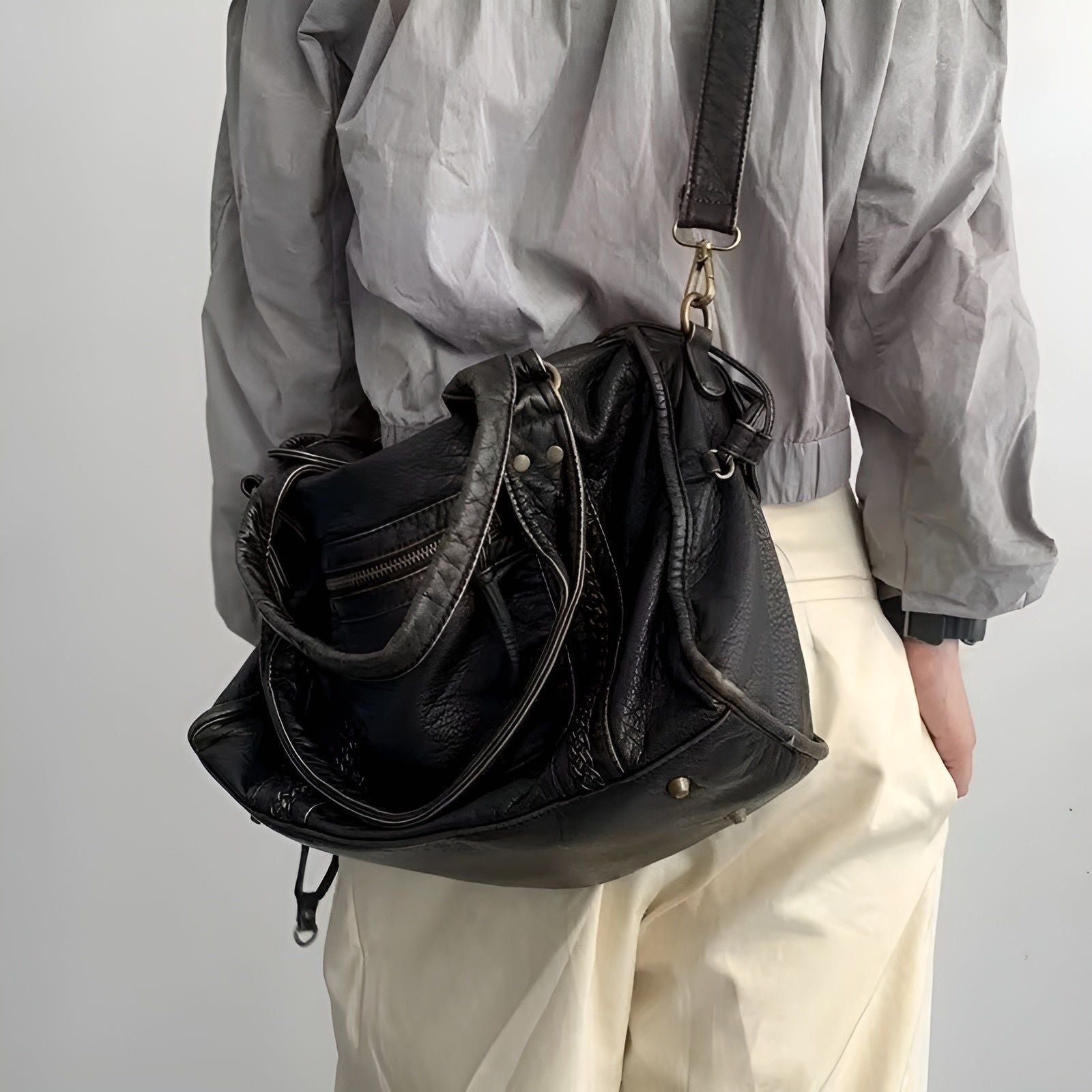 BowLift | Genuine Leather Shoulder Bag – Elegant & Durable Handbag for Work and Everyday Use