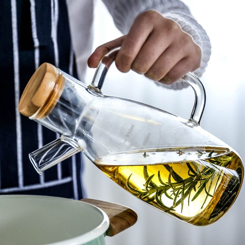 Transparent glass oil bottle with handle Bowlift