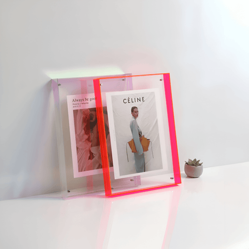 BowLift | Transparent acrylic picture frame for modern picture presentation