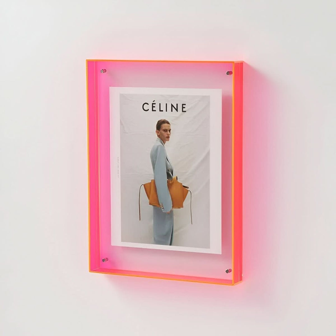 BowLift | Transparent acrylic picture frame for modern picture presentation