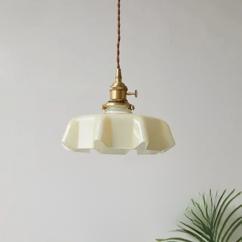 Brass pendant light in French design – Elegant ceiling lamp for living room | Bowlift
