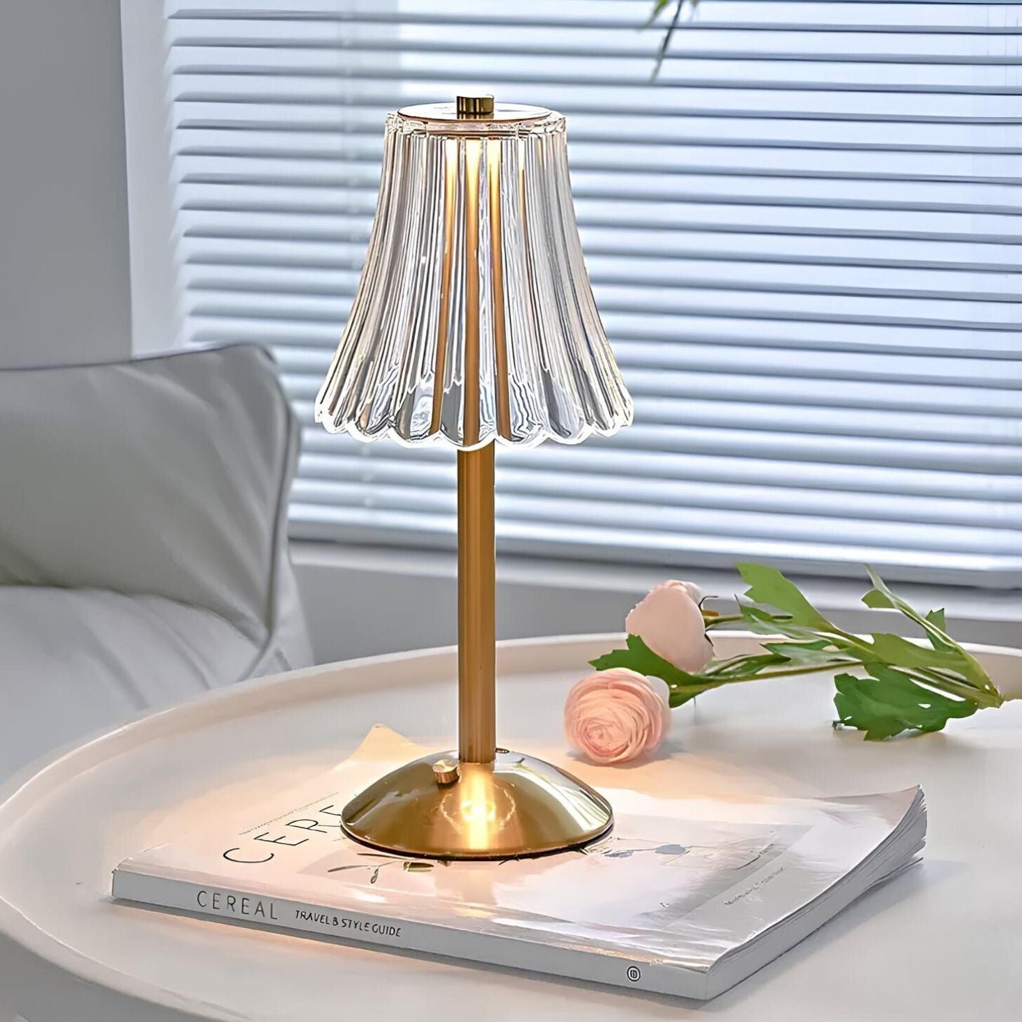 BowLift | Crystal table lamp with warm light and built-in battery