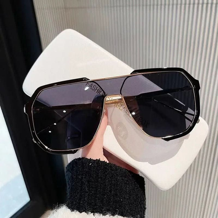 BowLift | Square women's sunglasses with UV400 & colour change lenses