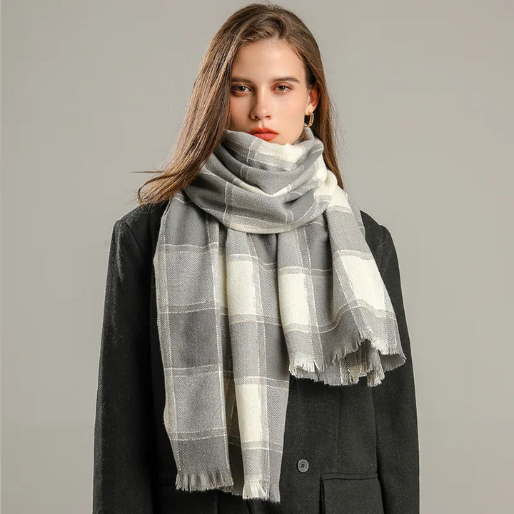 LuxeRuit Scarf - Elegant Winter Accessory for any Outfit Bowlift