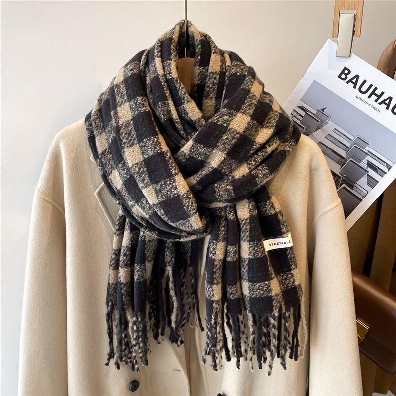 LuxeRuit Scarf - Elegant Winter Accessory for any Outfit Bowlift